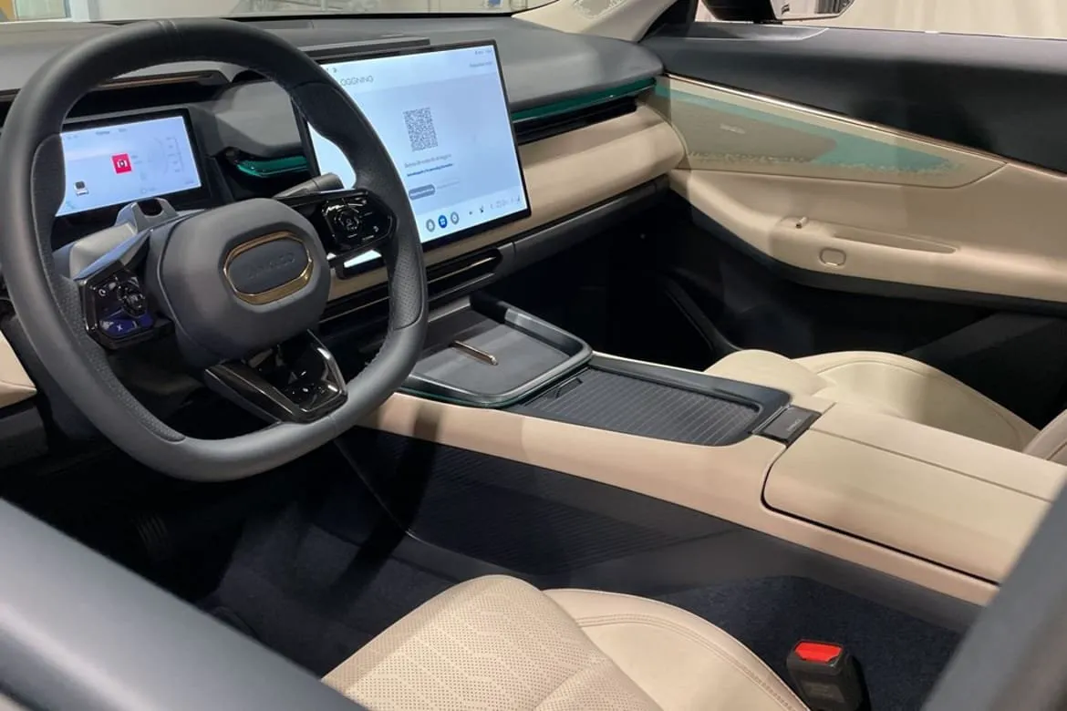 Vehicle image 13