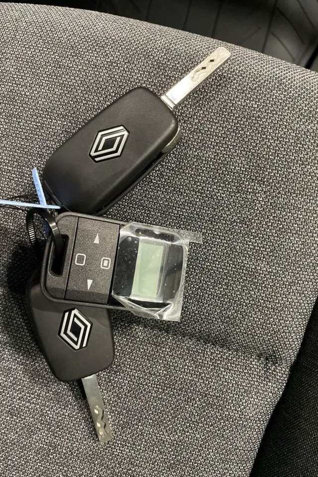 Vehicle image 15