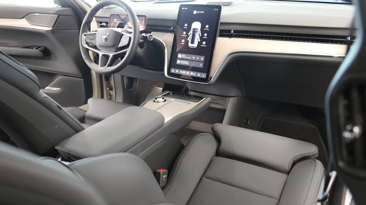 Vehicle image 7