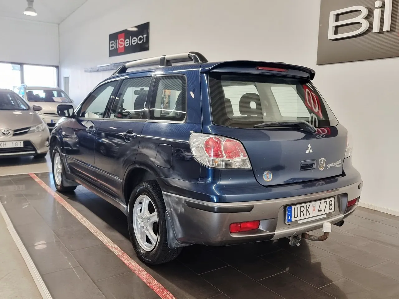 Vehicle image 13