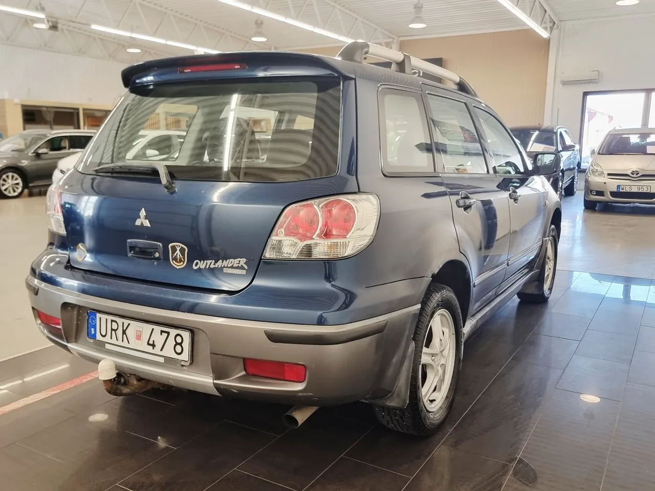 Vehicle image 14