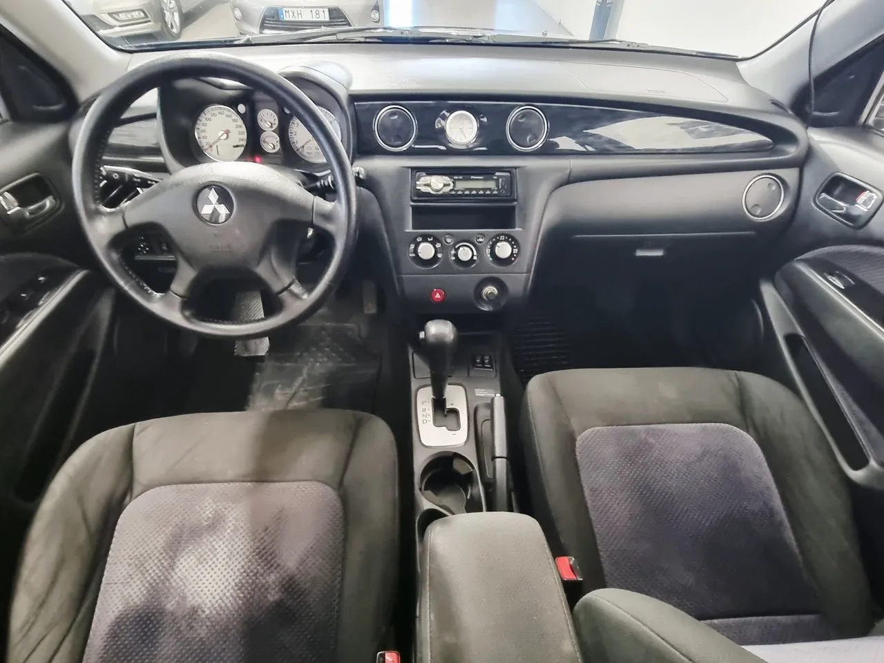 Vehicle image 10