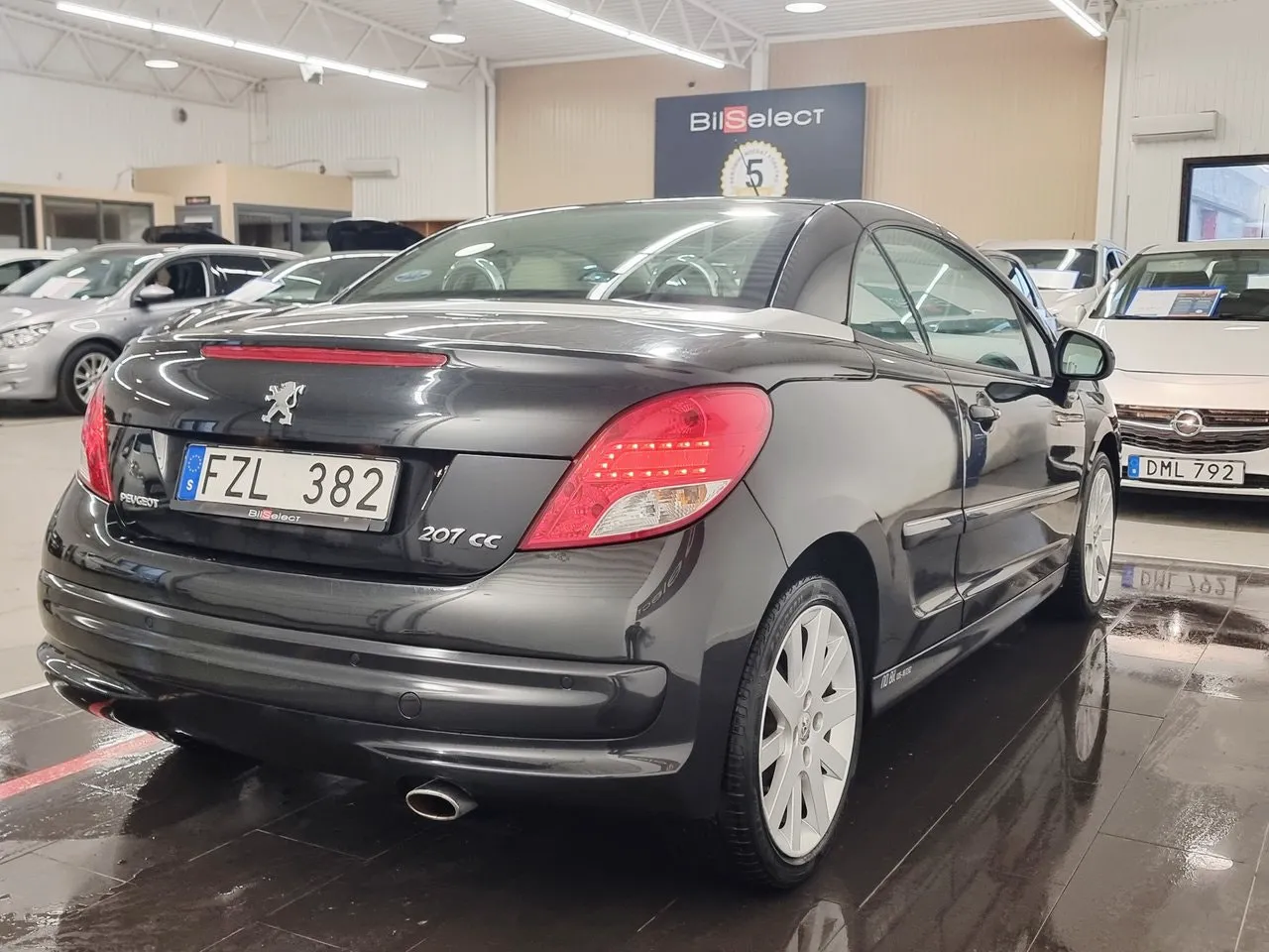 Vehicle image 11