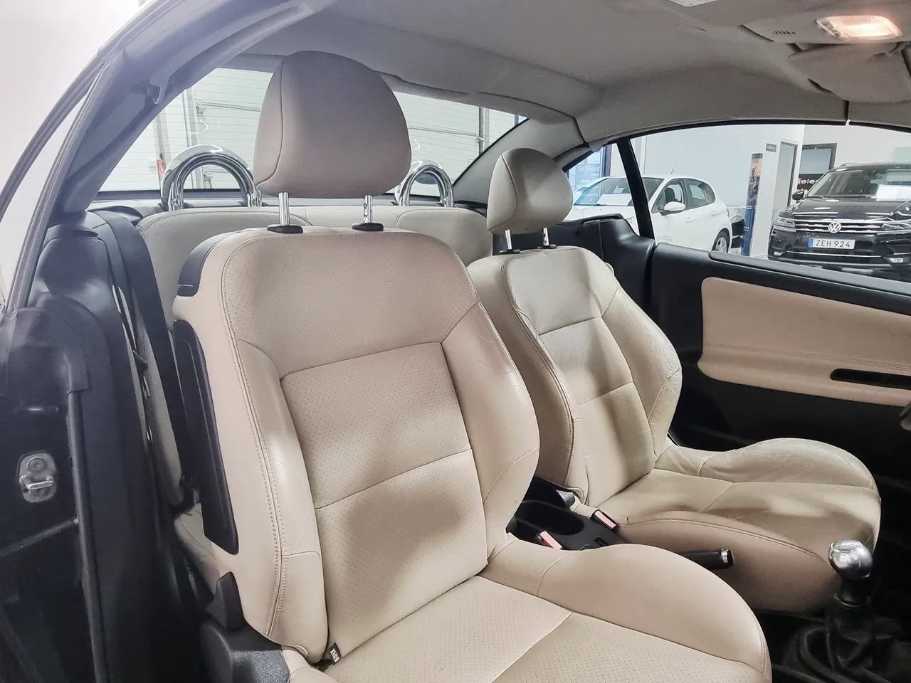 Vehicle image 16