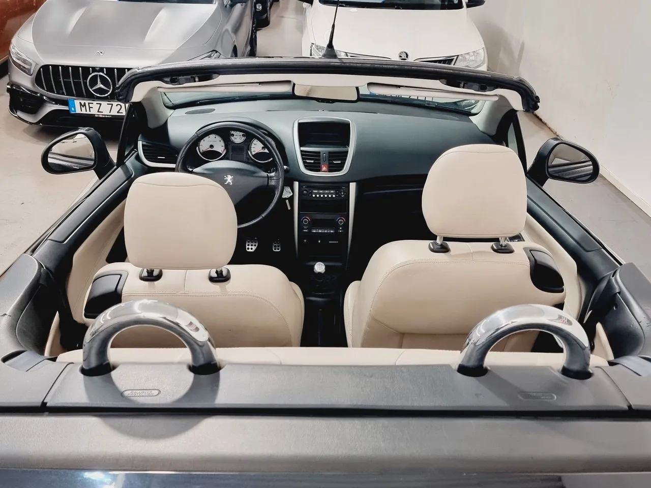 Vehicle image 12