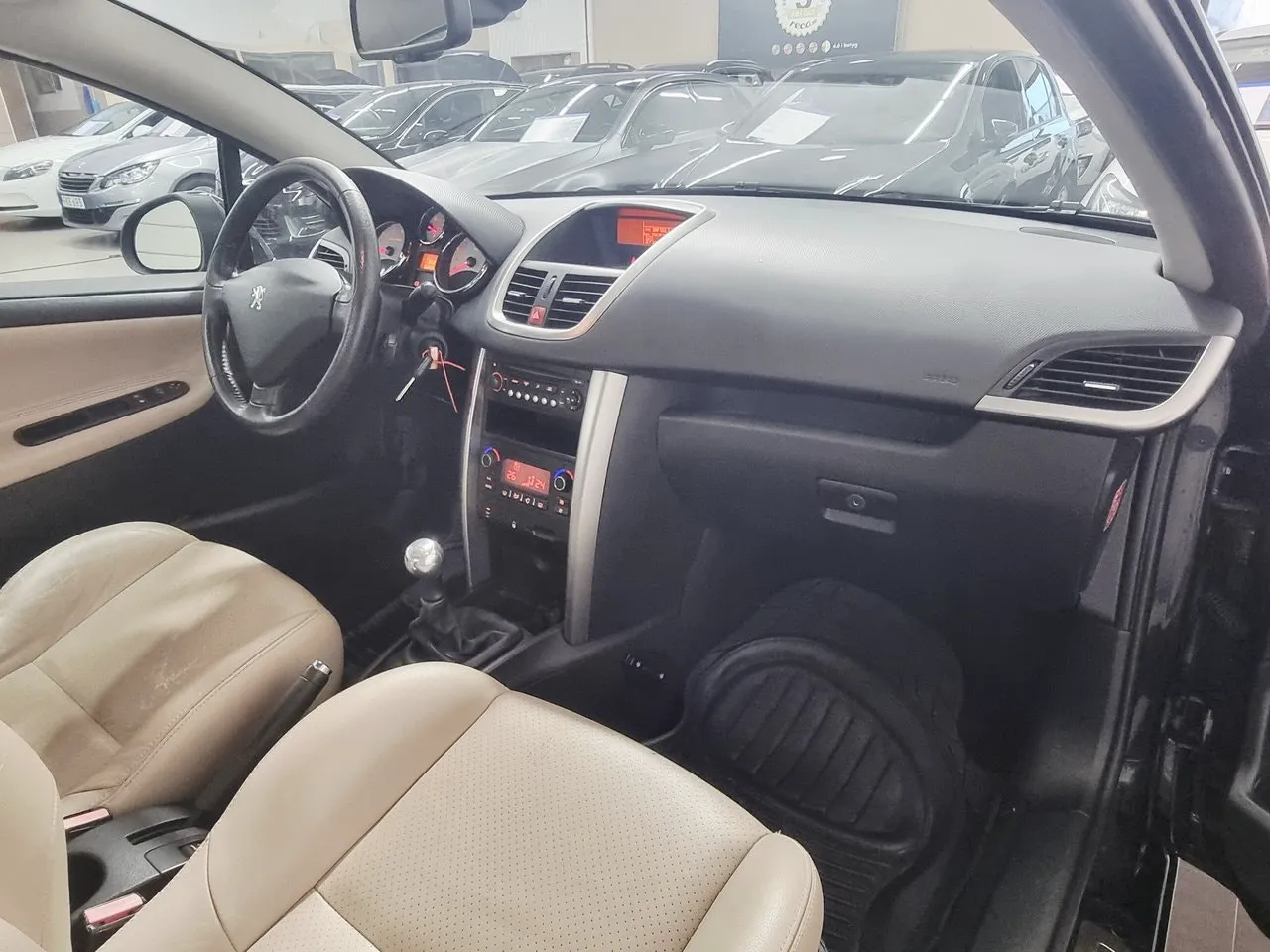 Vehicle image 15