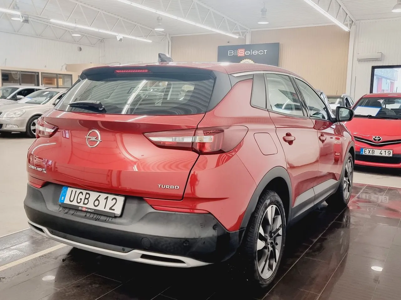Vehicle image 16