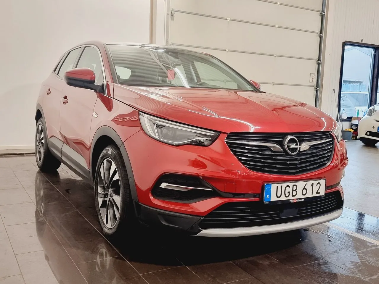 Vehicle image 3