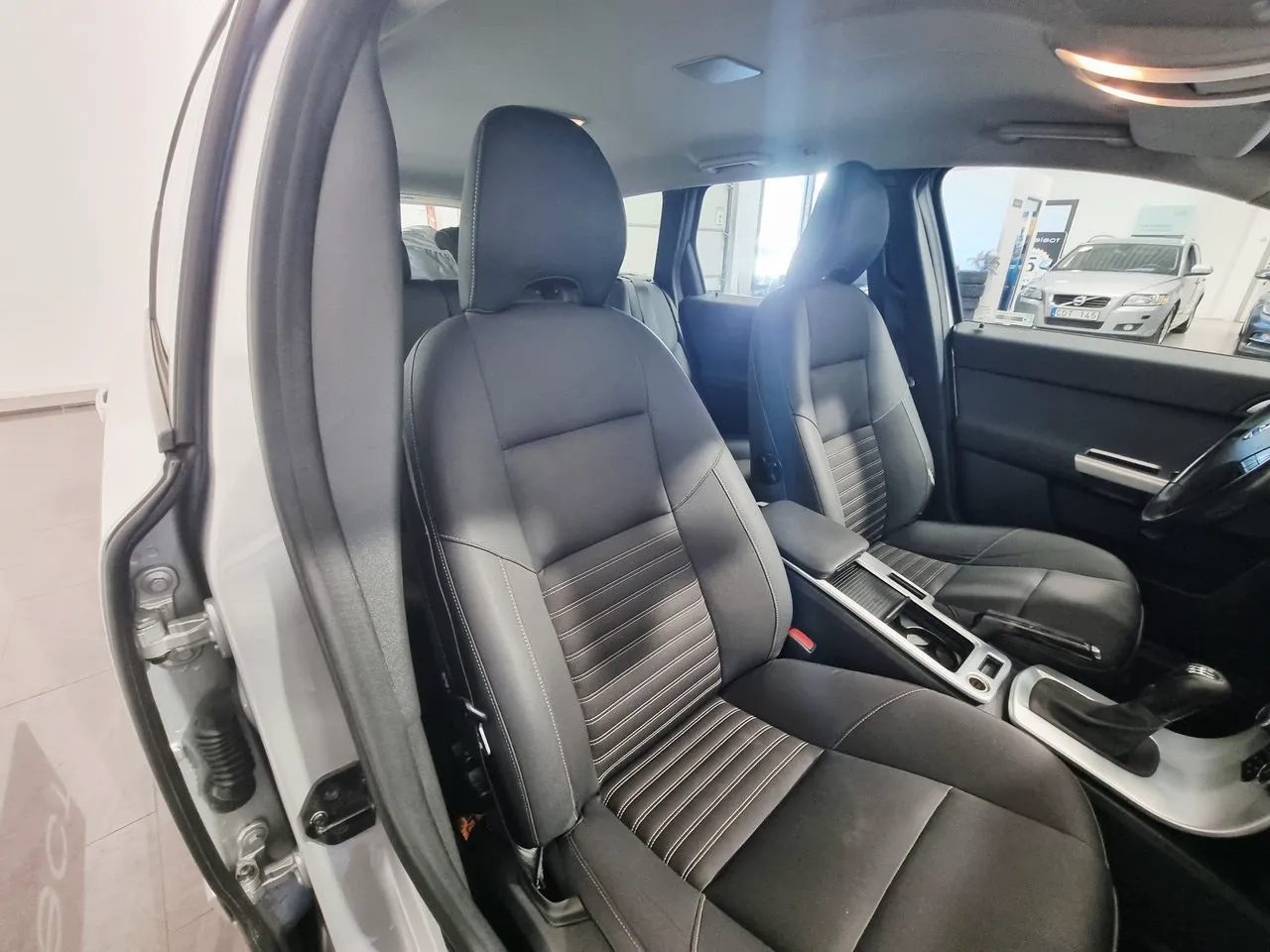 Vehicle image 16