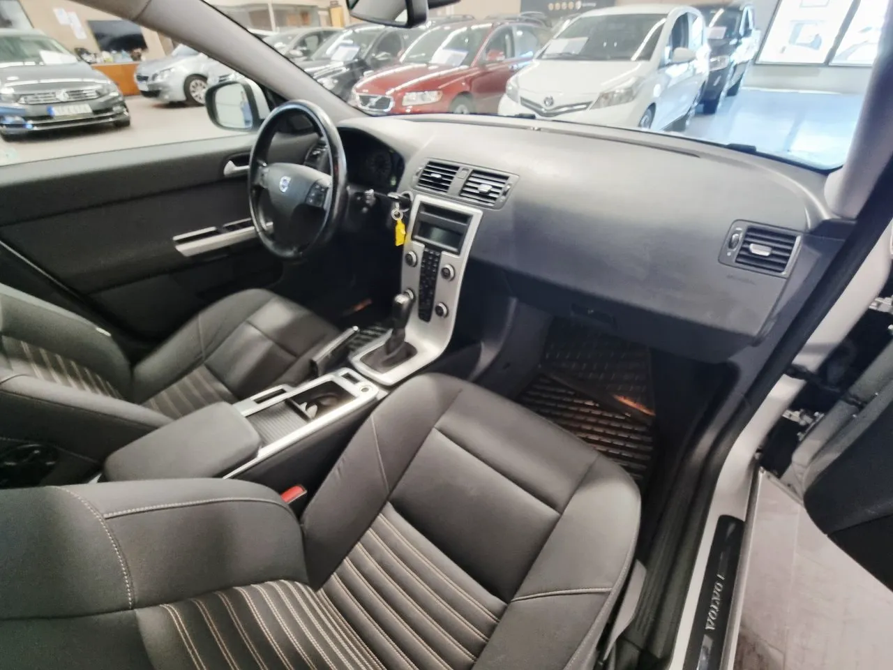Vehicle image 15