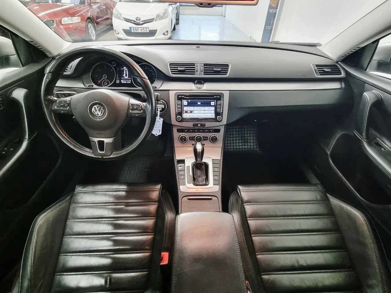 Vehicle image 10