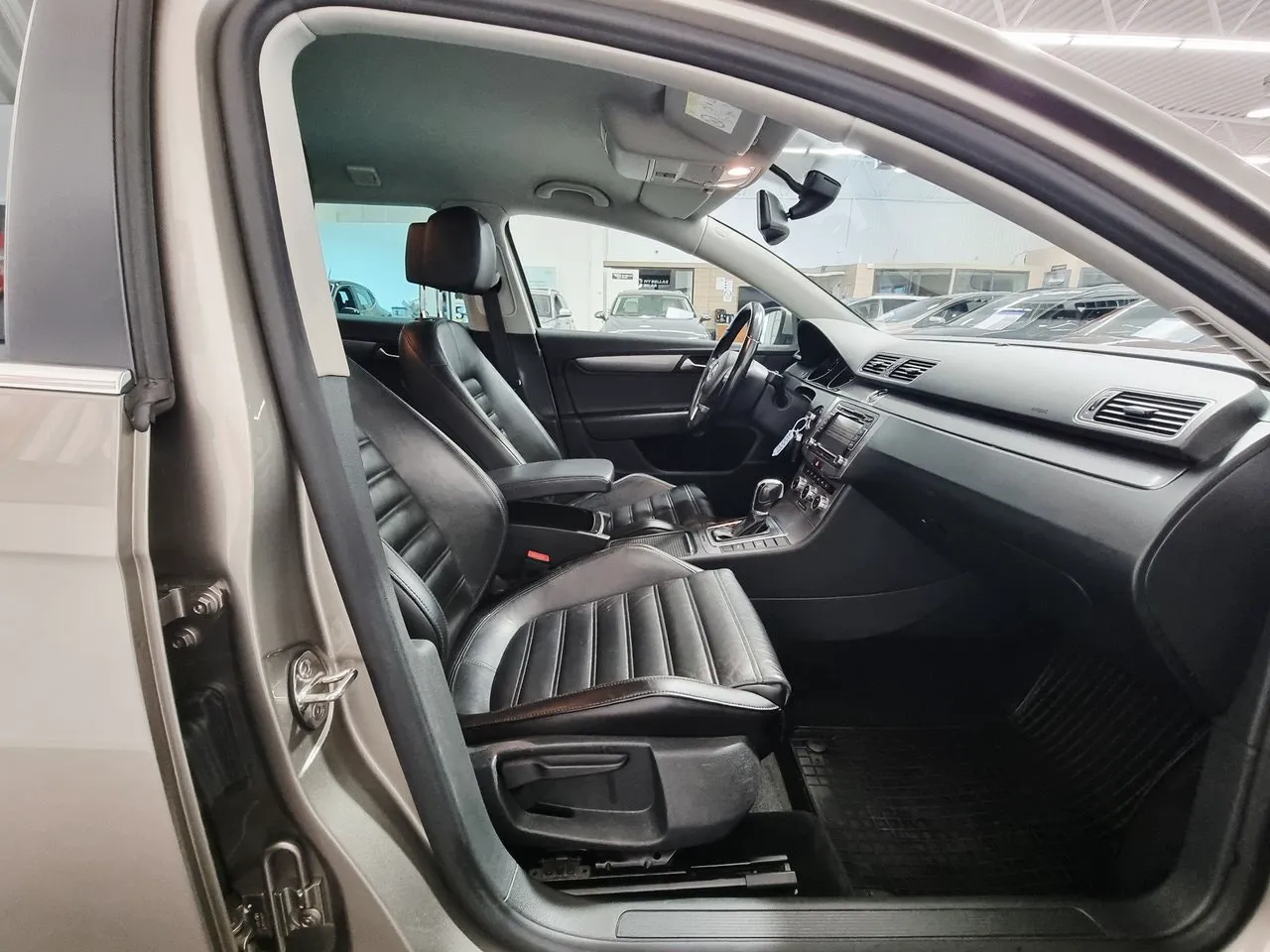 Vehicle image 18