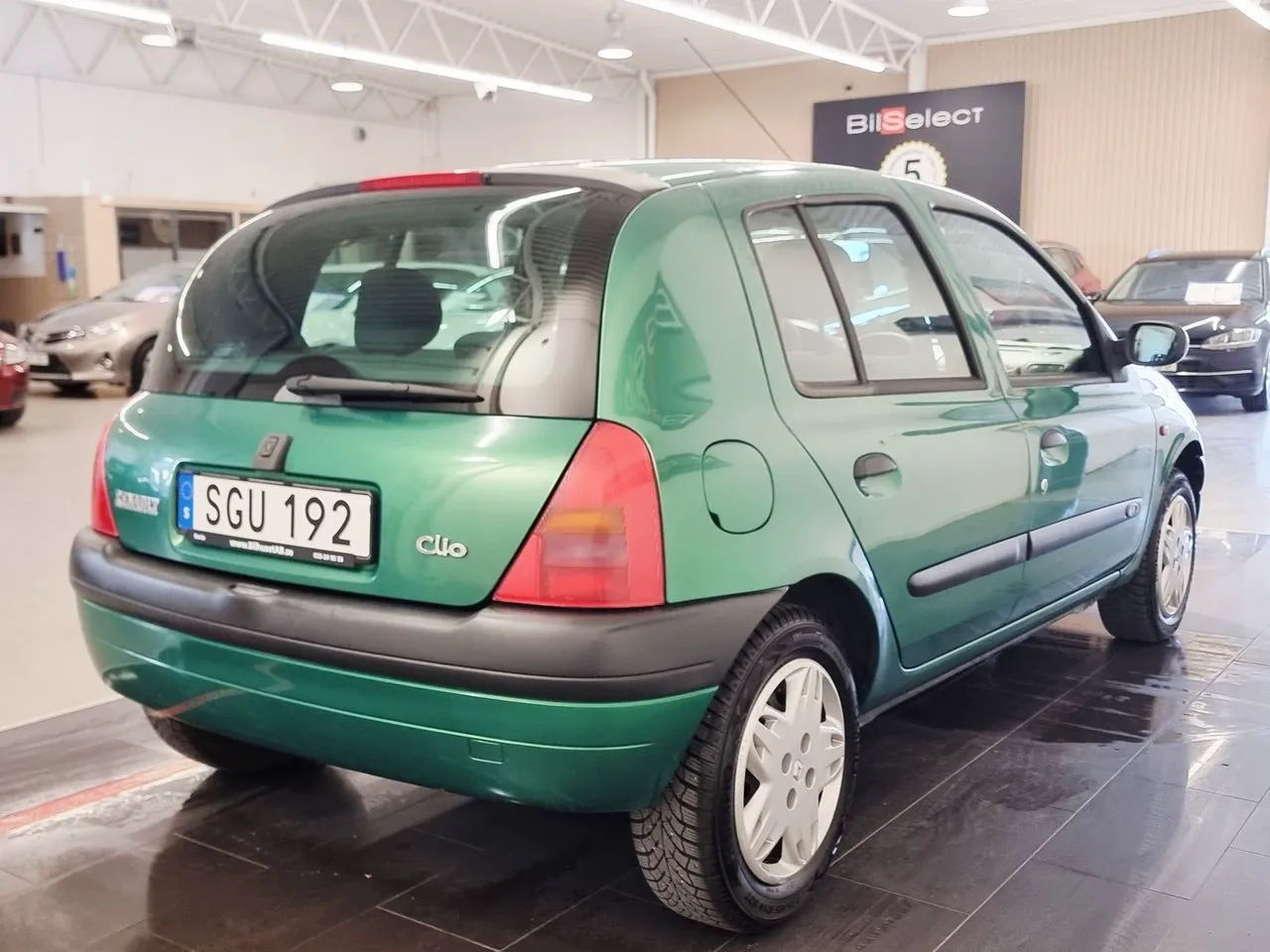 Vehicle image 13