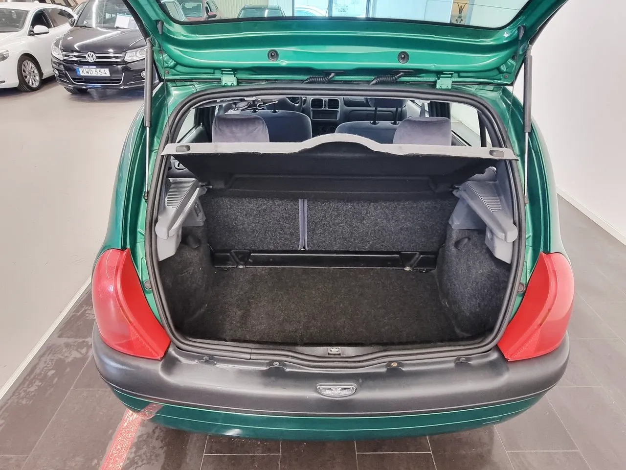 Vehicle image 19