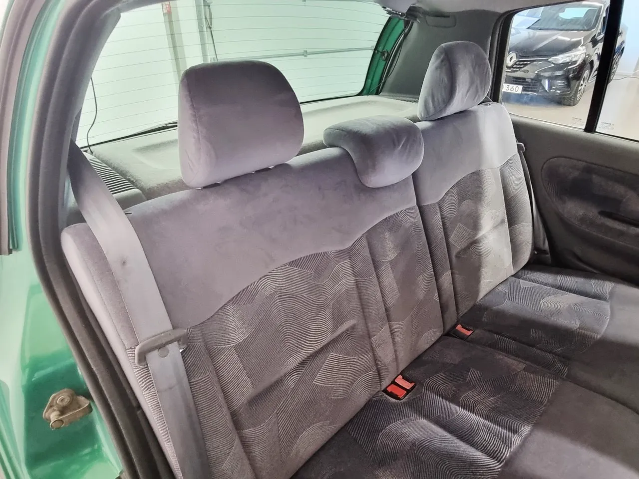 Vehicle image 18