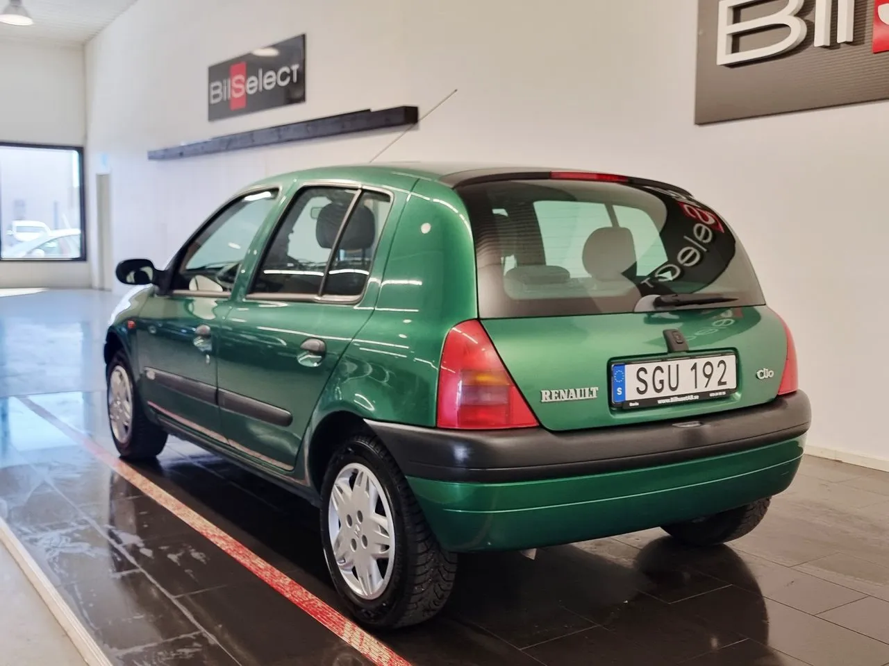 Vehicle image 12