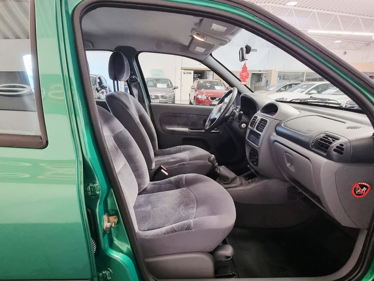 Vehicle image 14