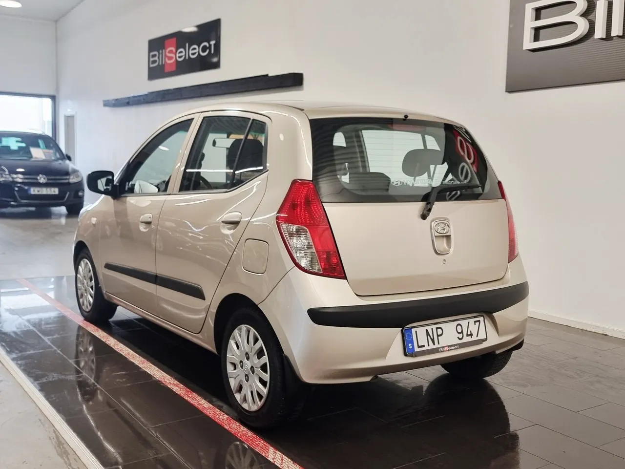 Vehicle image 13