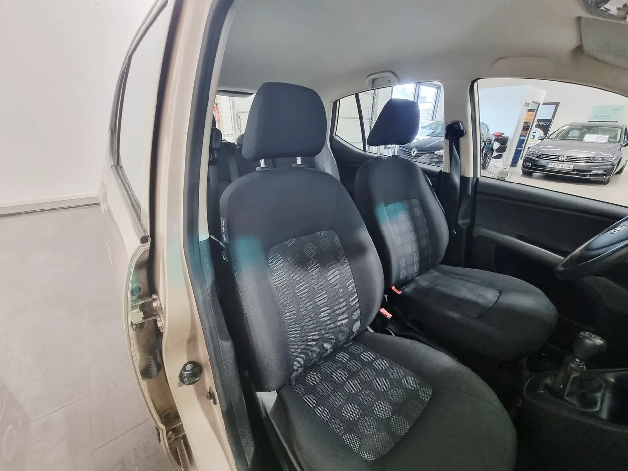 Vehicle image 17