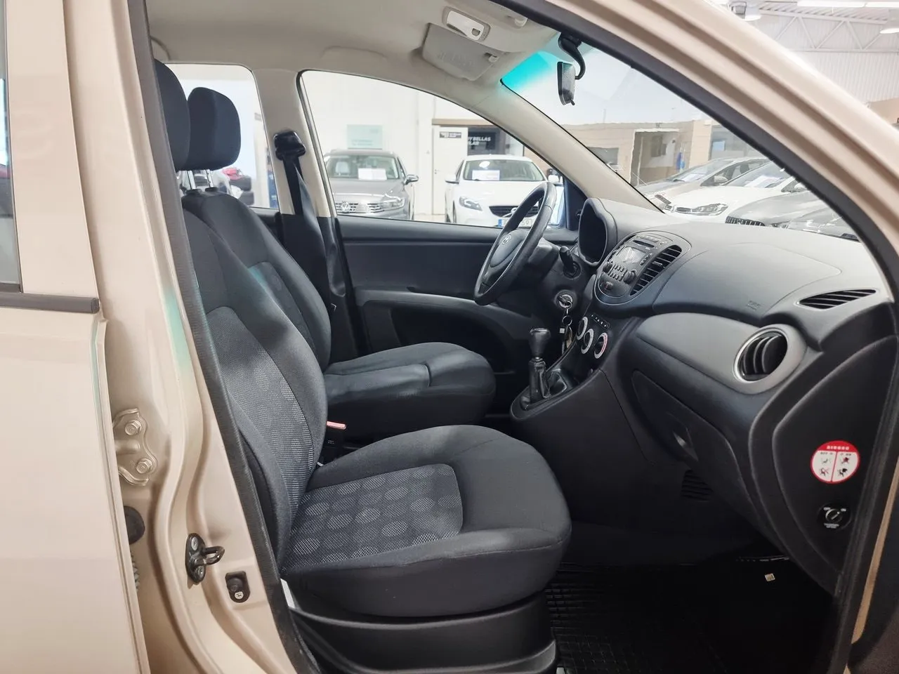 Vehicle image 15