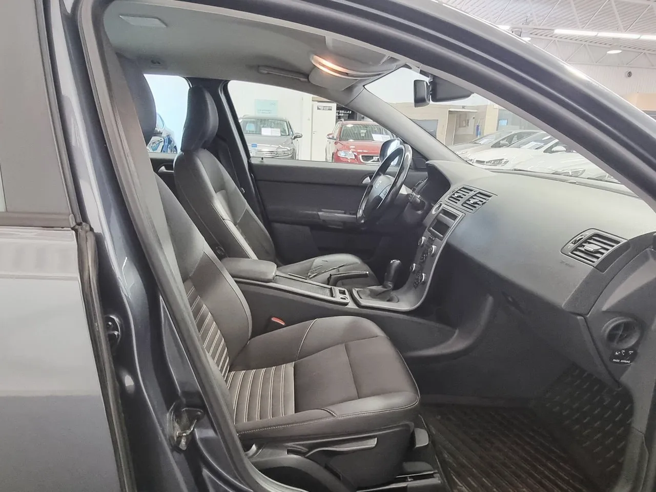 Vehicle image 14