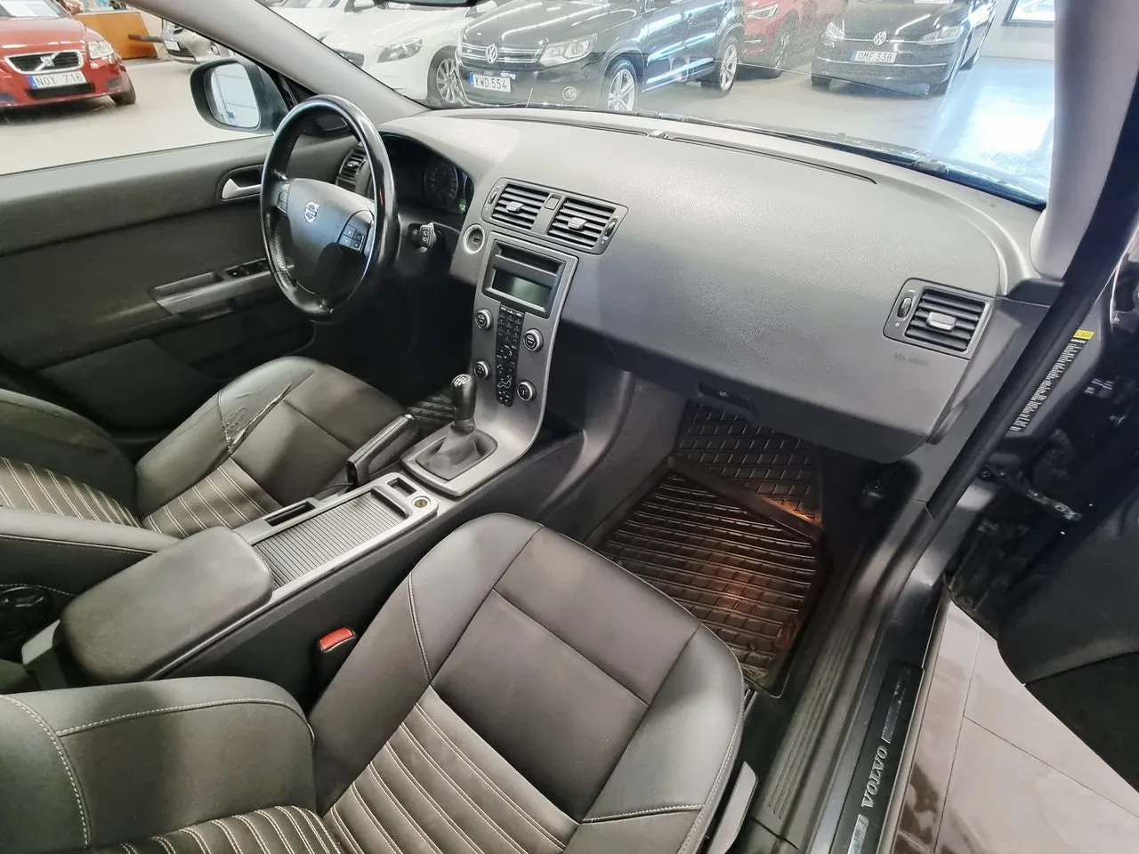 Vehicle image 15