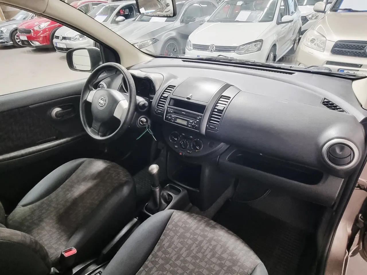 Vehicle image 16