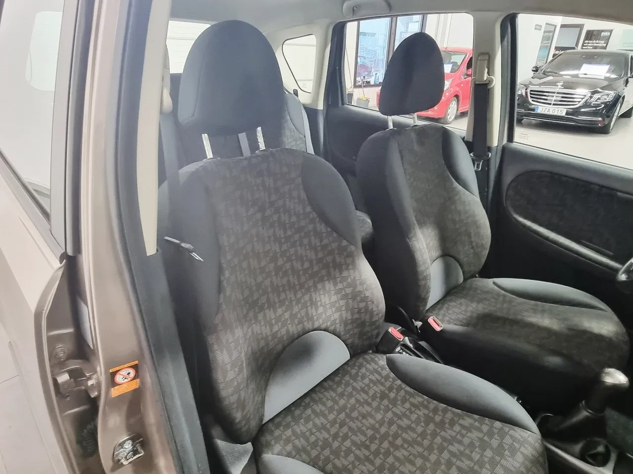 Vehicle image 17