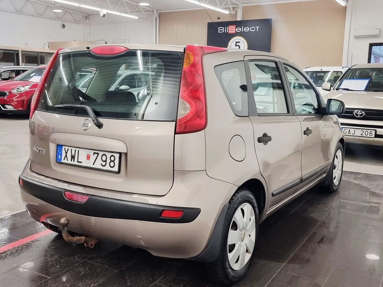 Vehicle image 14