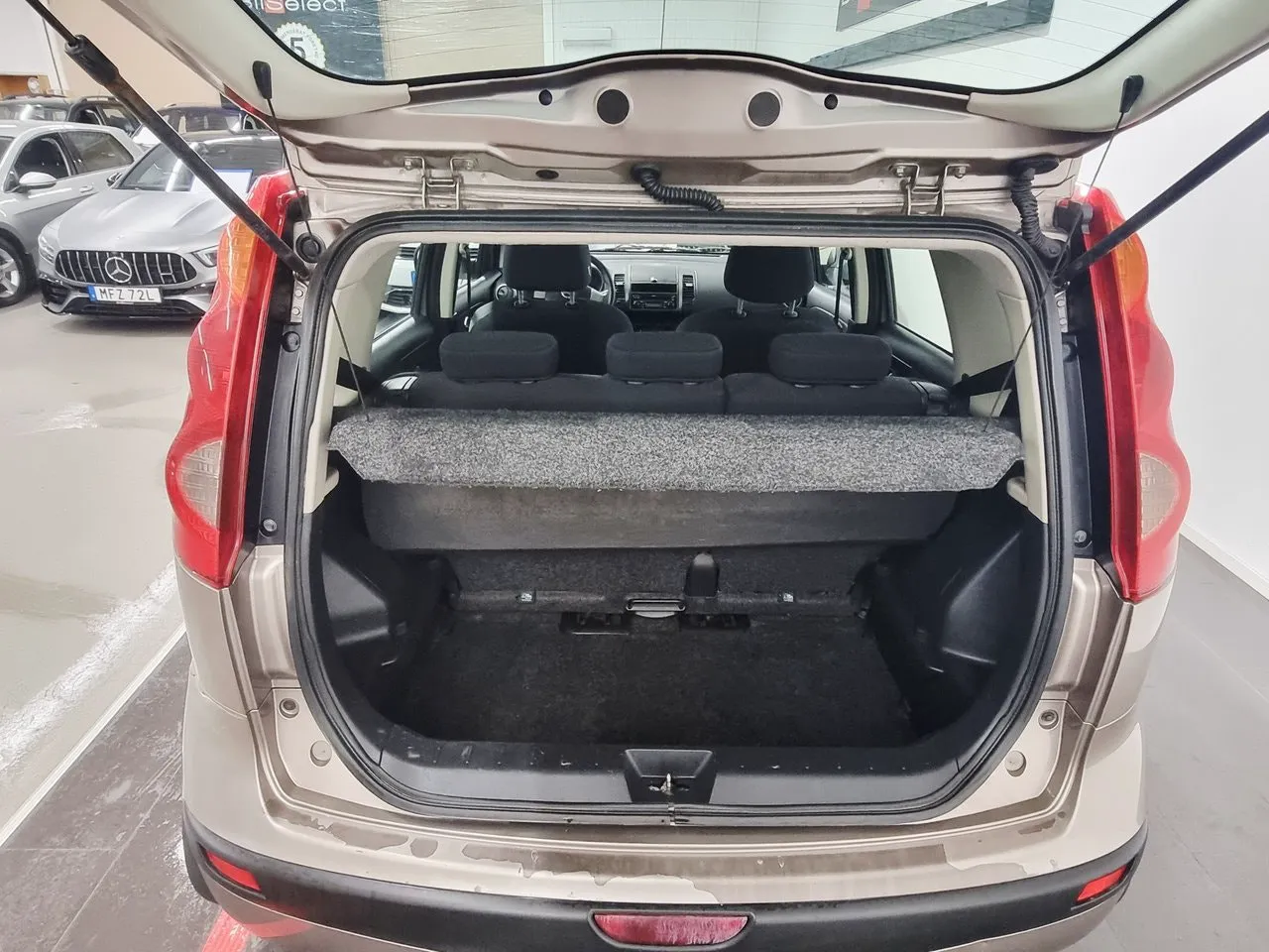 Vehicle image 20