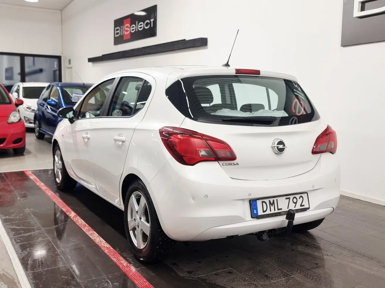 Vehicle image 15