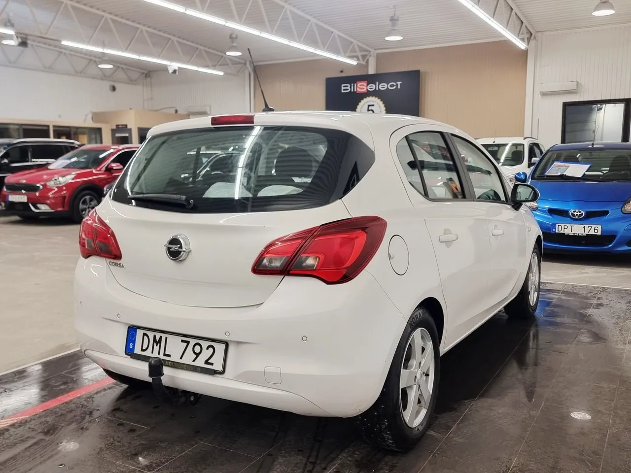 Vehicle image 16