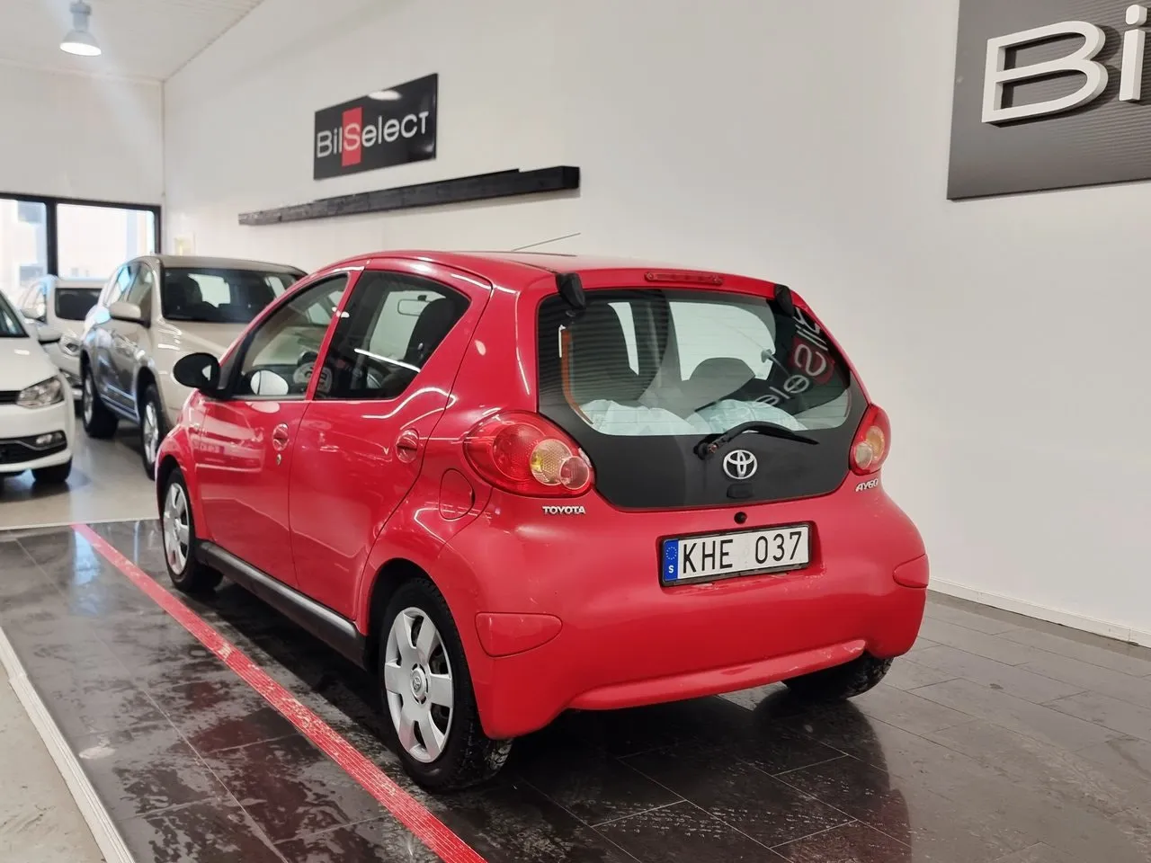 Vehicle image 9