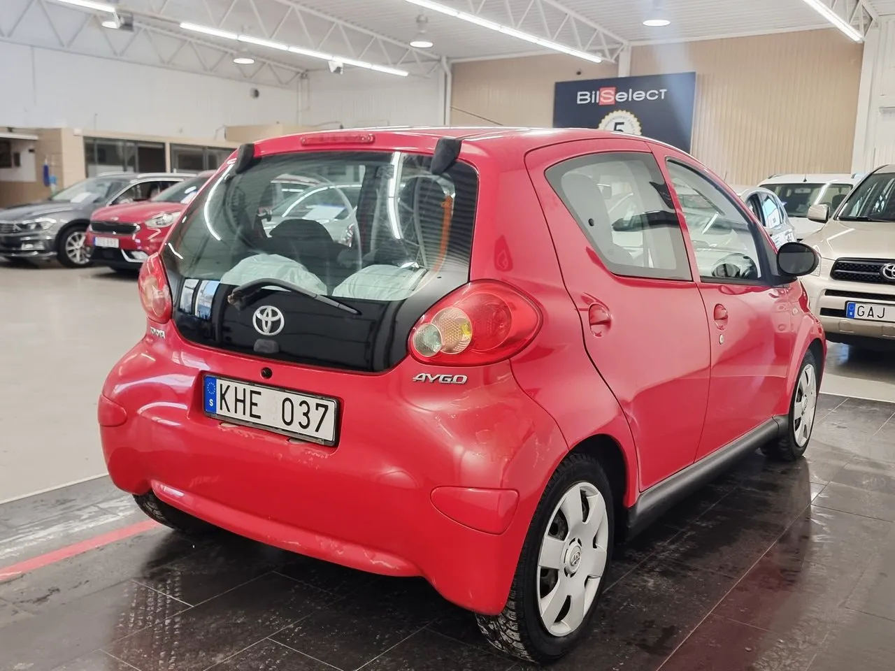 Vehicle image 10