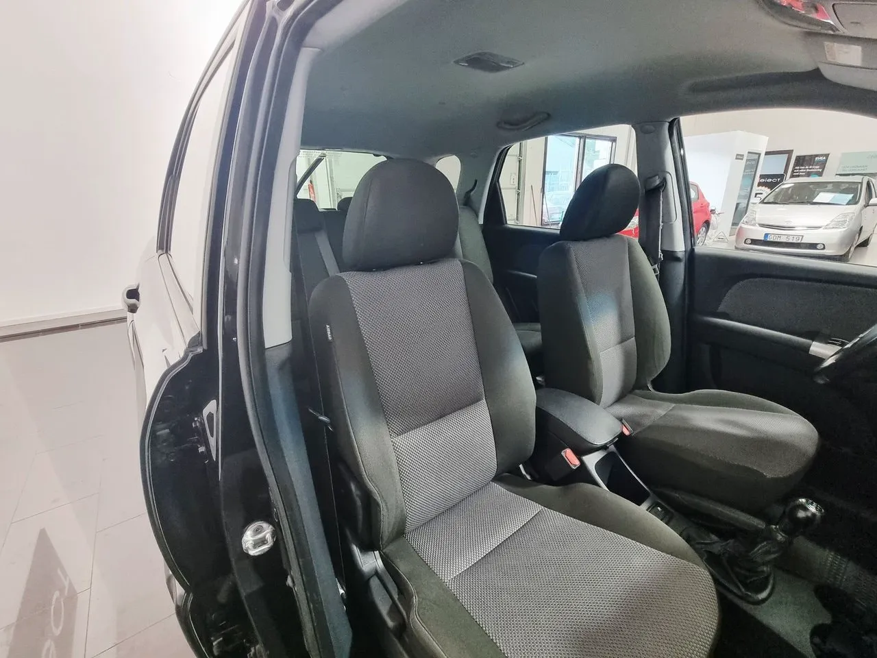 Vehicle image 16