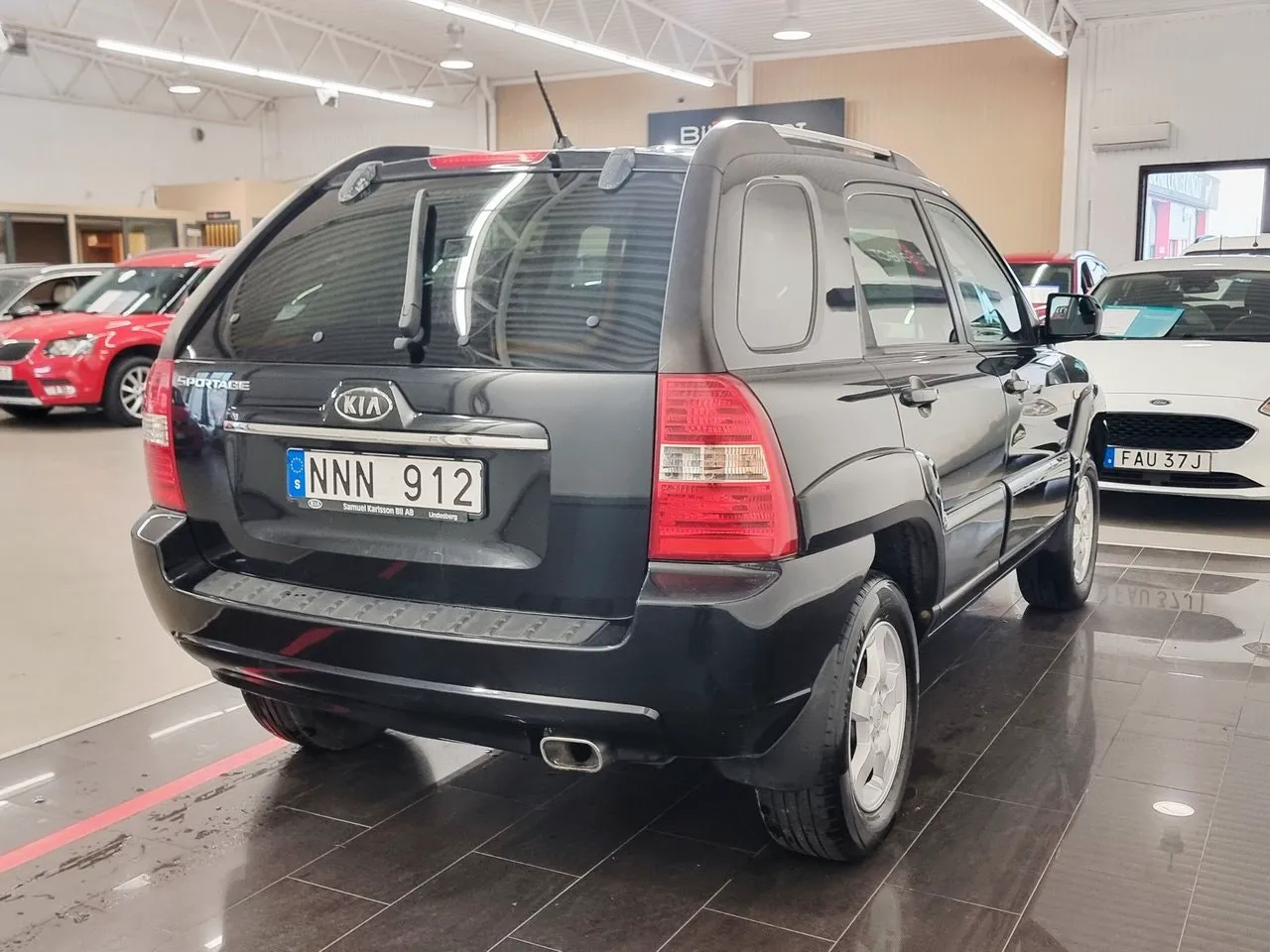 Vehicle image 14