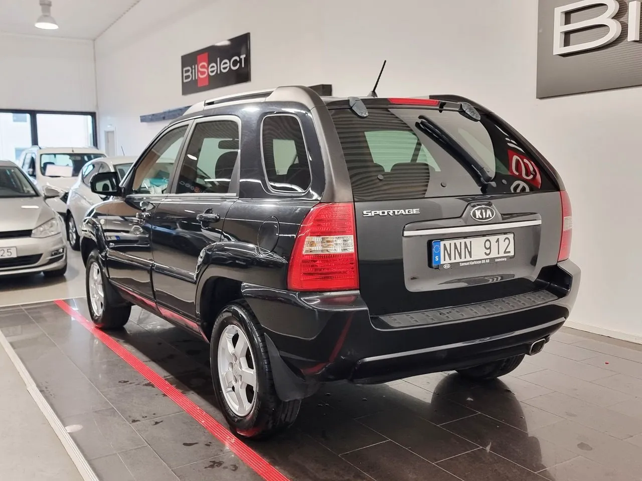 Vehicle image 13