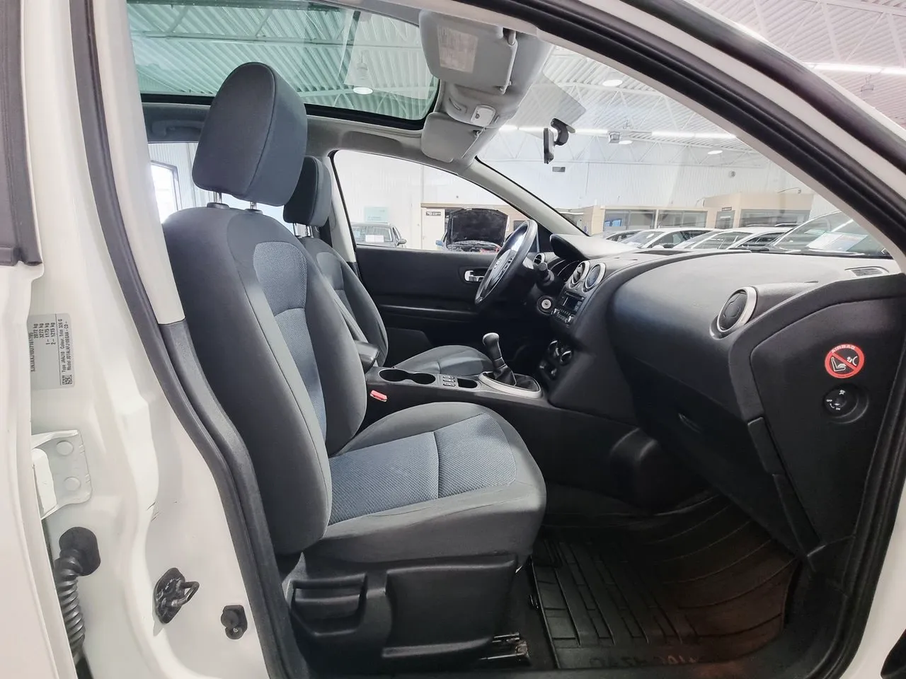 Vehicle image 16
