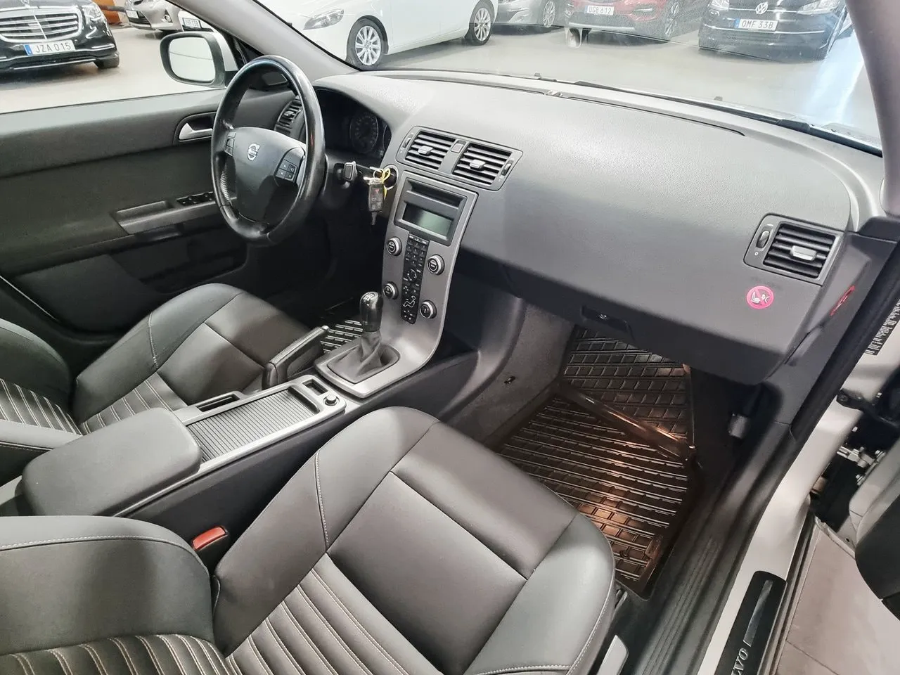Vehicle image 16