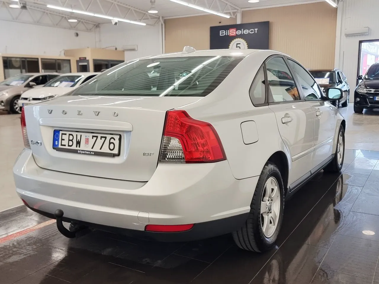 Vehicle image 14