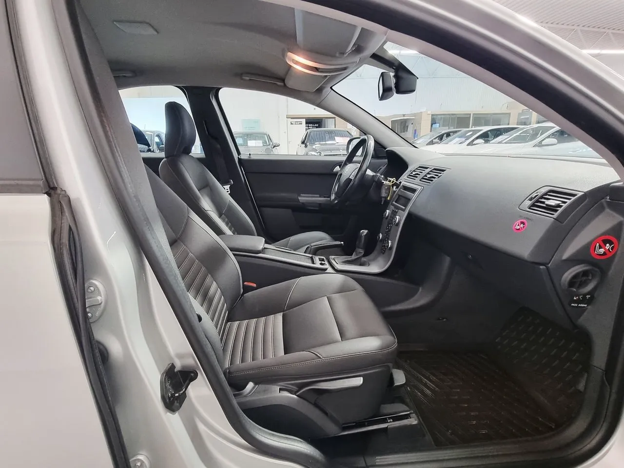 Vehicle image 15