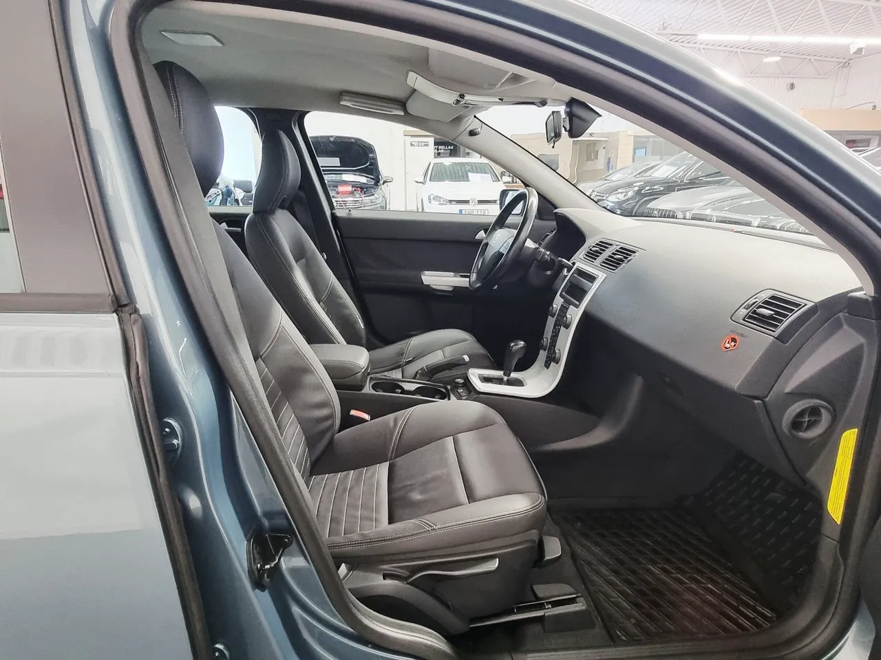 Vehicle image 16