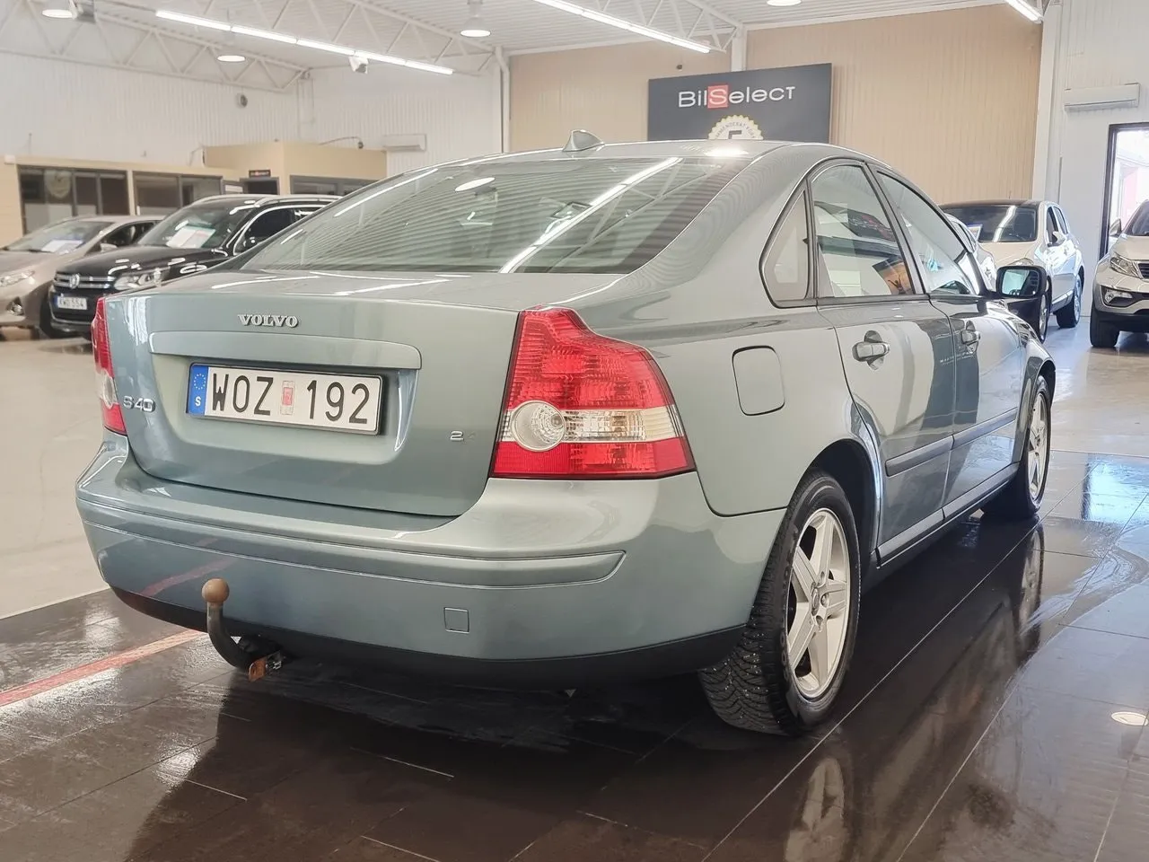 Vehicle image 15