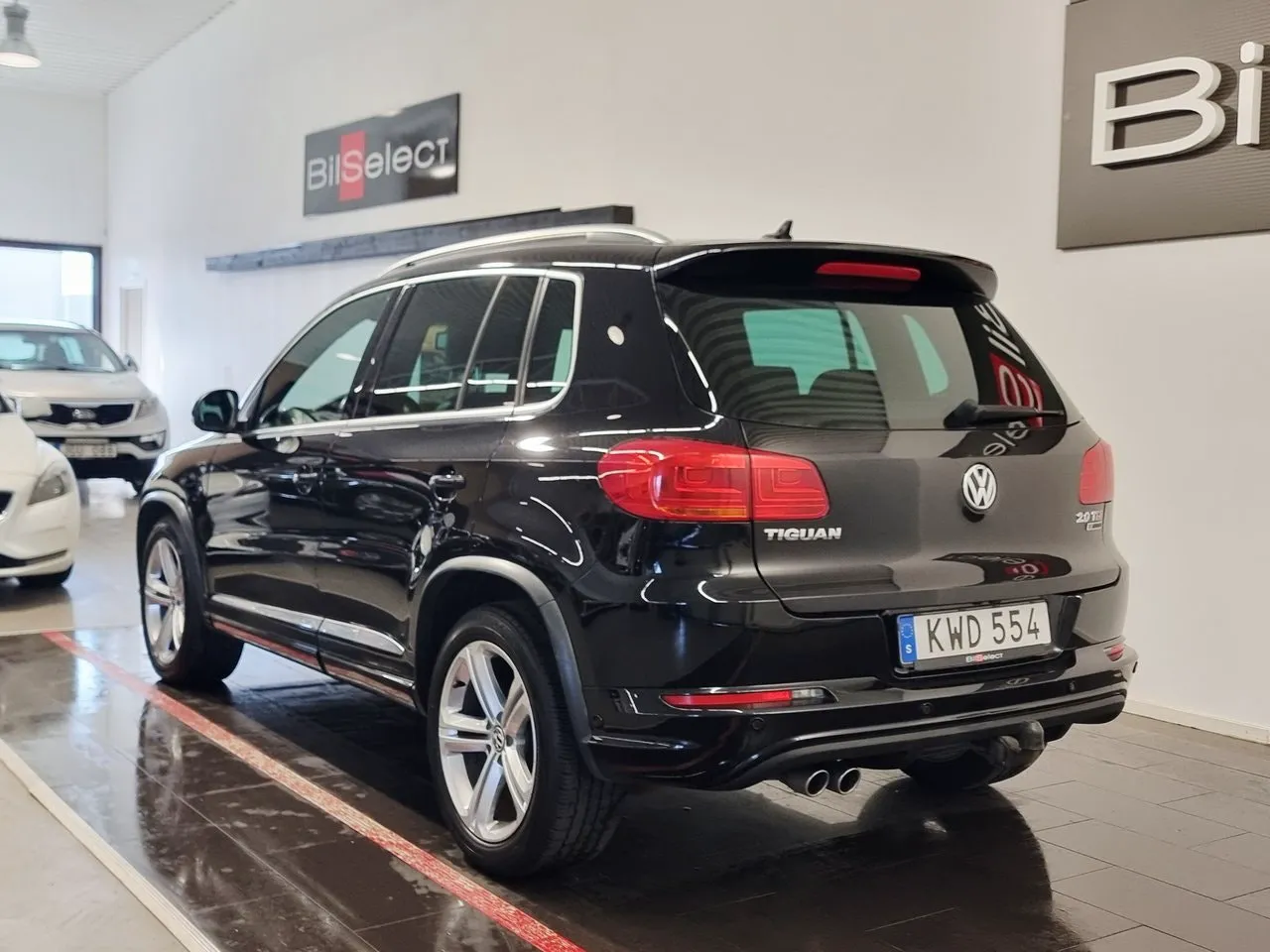Vehicle image 15