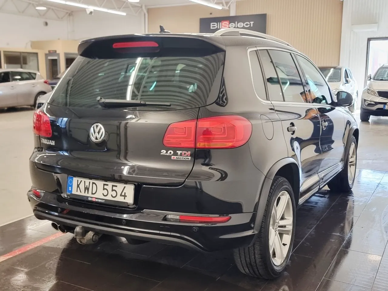 Vehicle image 16