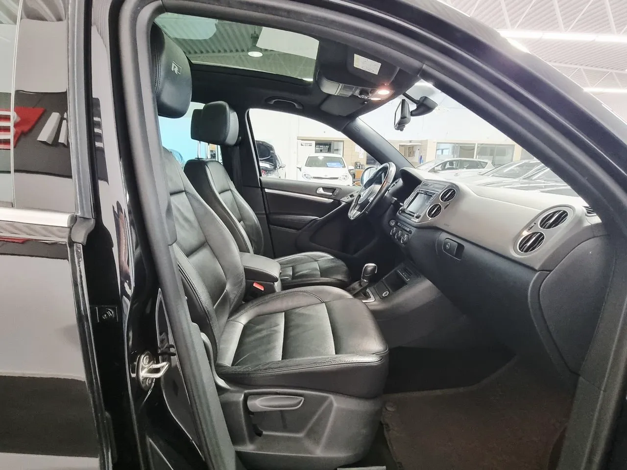 Vehicle image 17