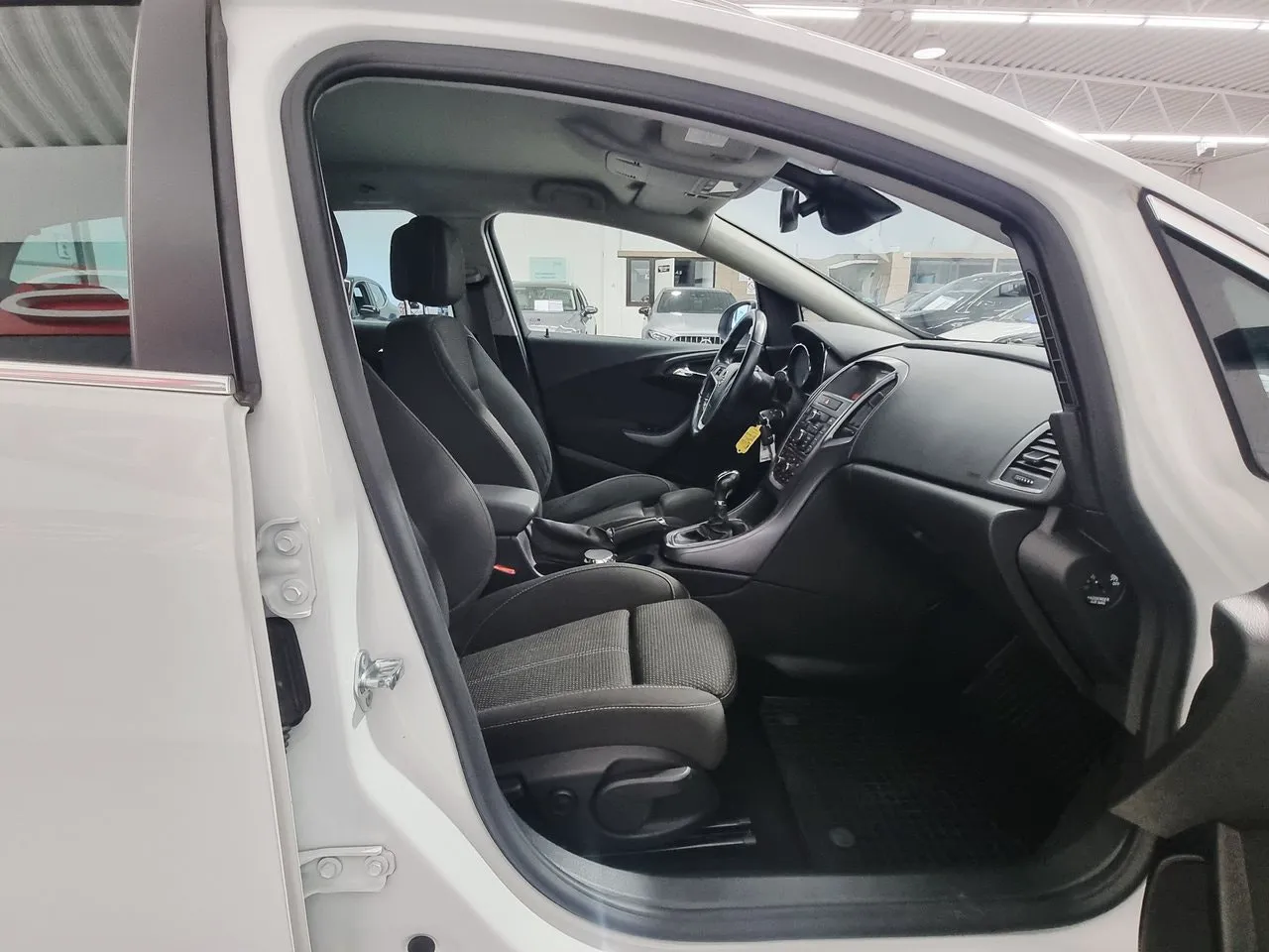 Vehicle image 14