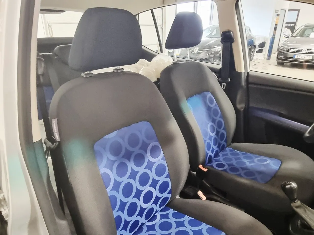 Vehicle image 17