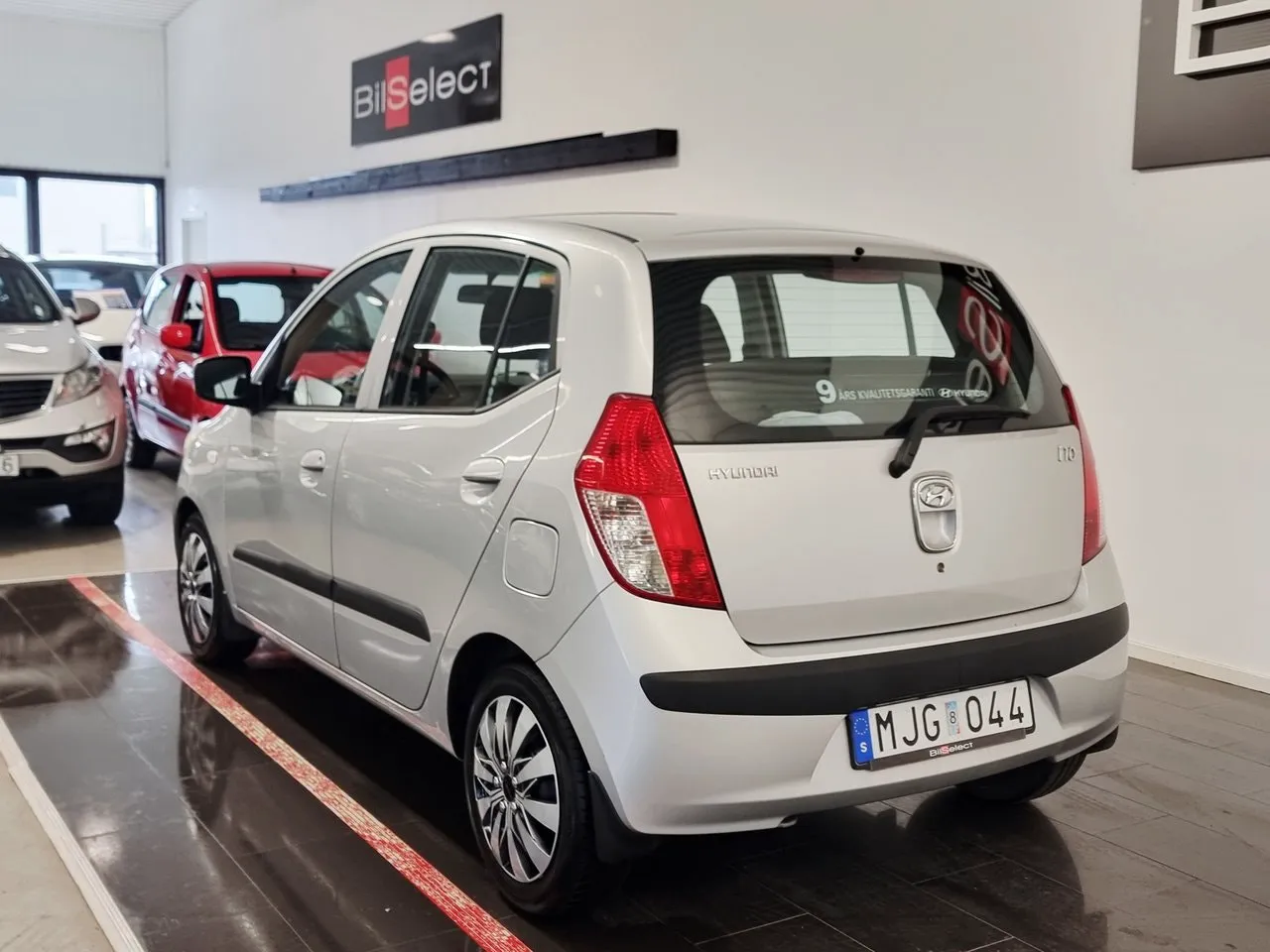 Vehicle image 13