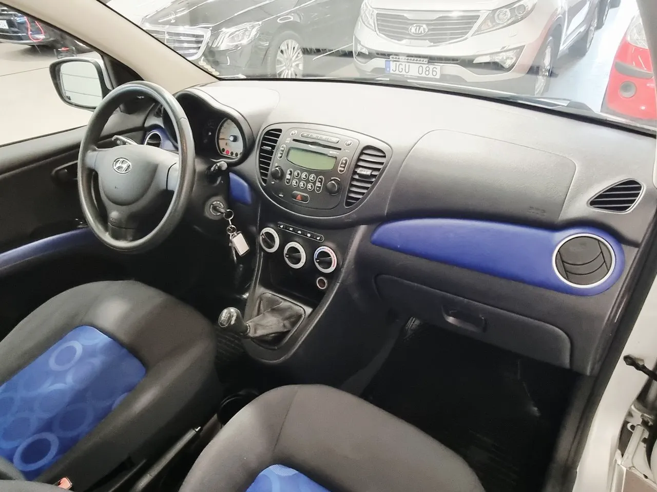 Vehicle image 16